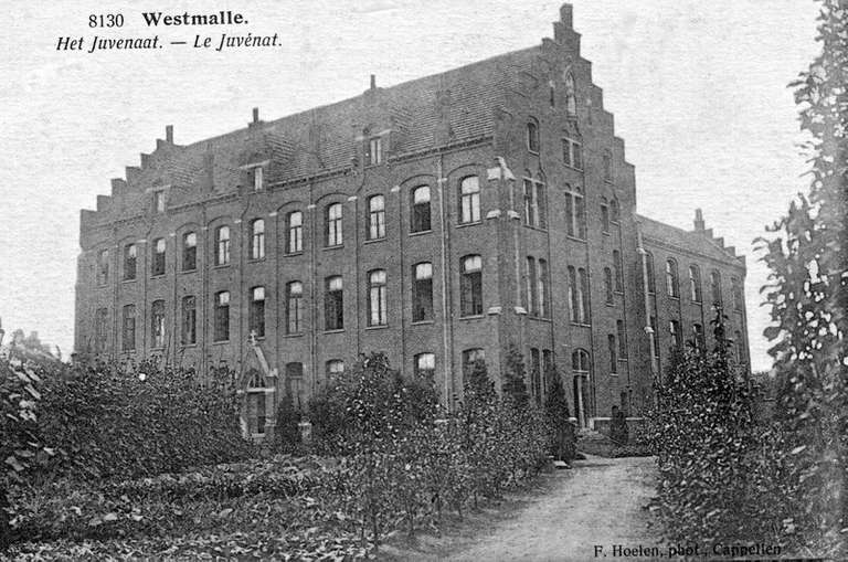 Het juvenaat van de orde van de Geestelijken van Sint-Viator Nu: Sint-Jan Berchmanscollege, hoofdgebouw 'Groothuys'. Gebouwd in 1911-12.